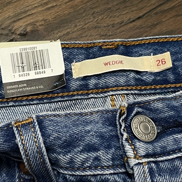Levi’s Premium Wedgie ICON x Aritzia - Picture 8 of 16